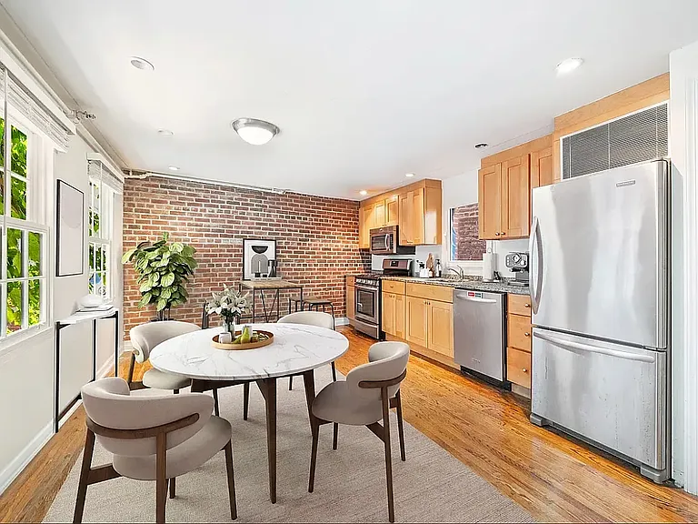 109 W 10th St #1 — Photo 2