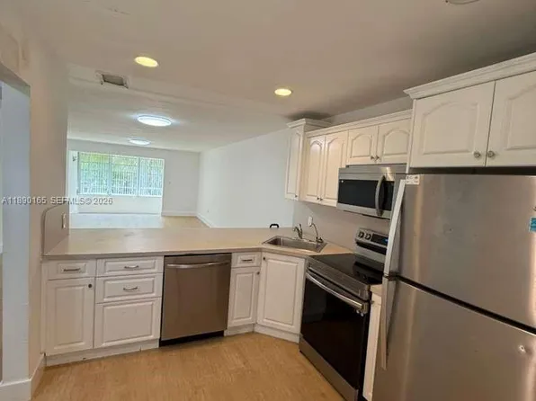 1550 NE 191st St APT 310, Miami, FL 33179