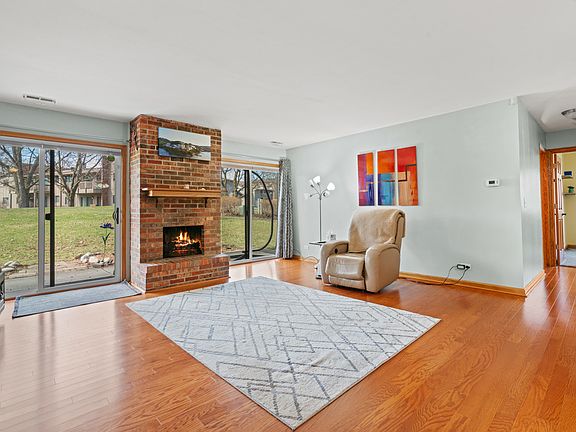 3rd image of 29W390 Emerald Green Dr Unit A