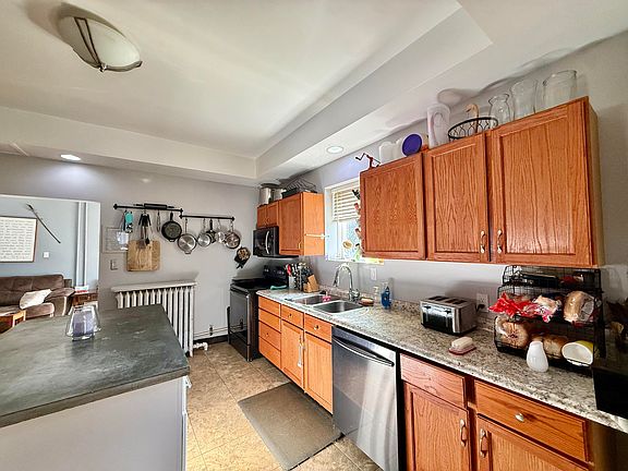 2nd image of 727 Maple St