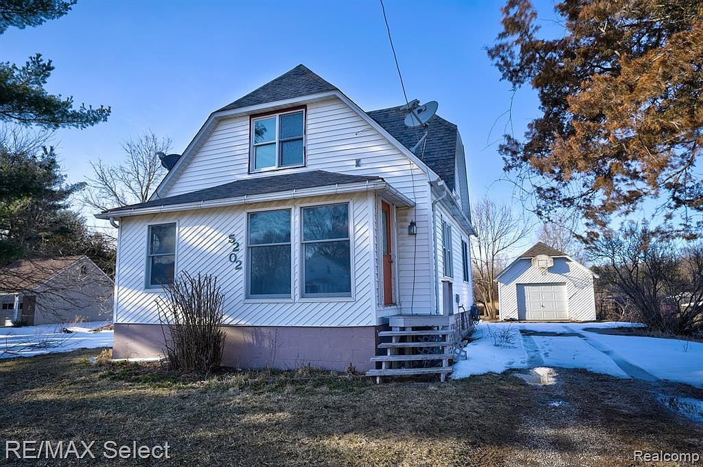 5202 W Court St, Flint, MI 48532 | Zillow