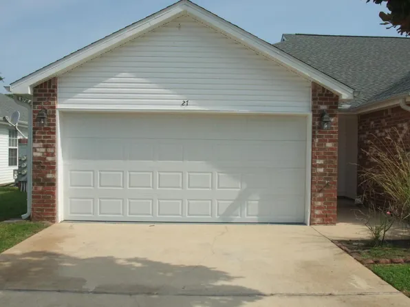 27 Lane Dr, Mary Esther, FL 32569