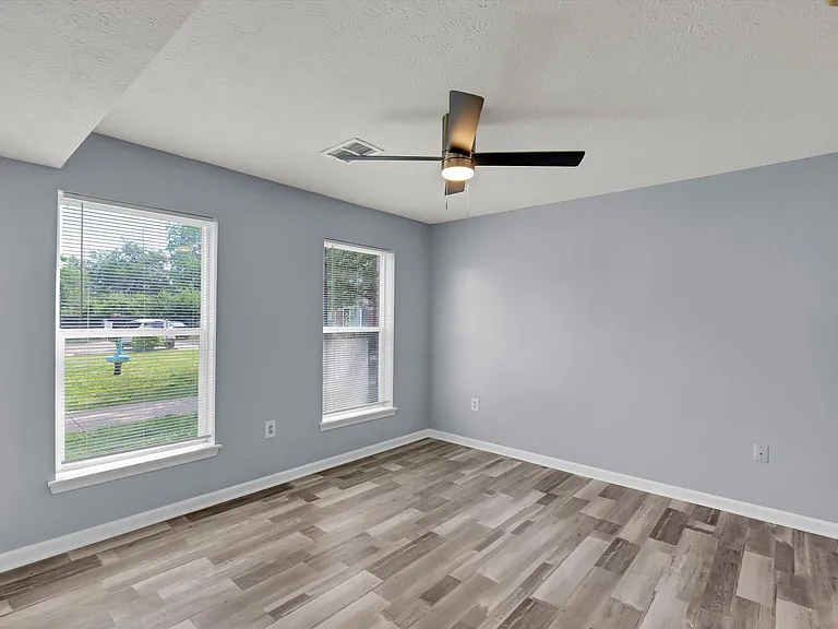 Rowan Place Apartments — Photo 57