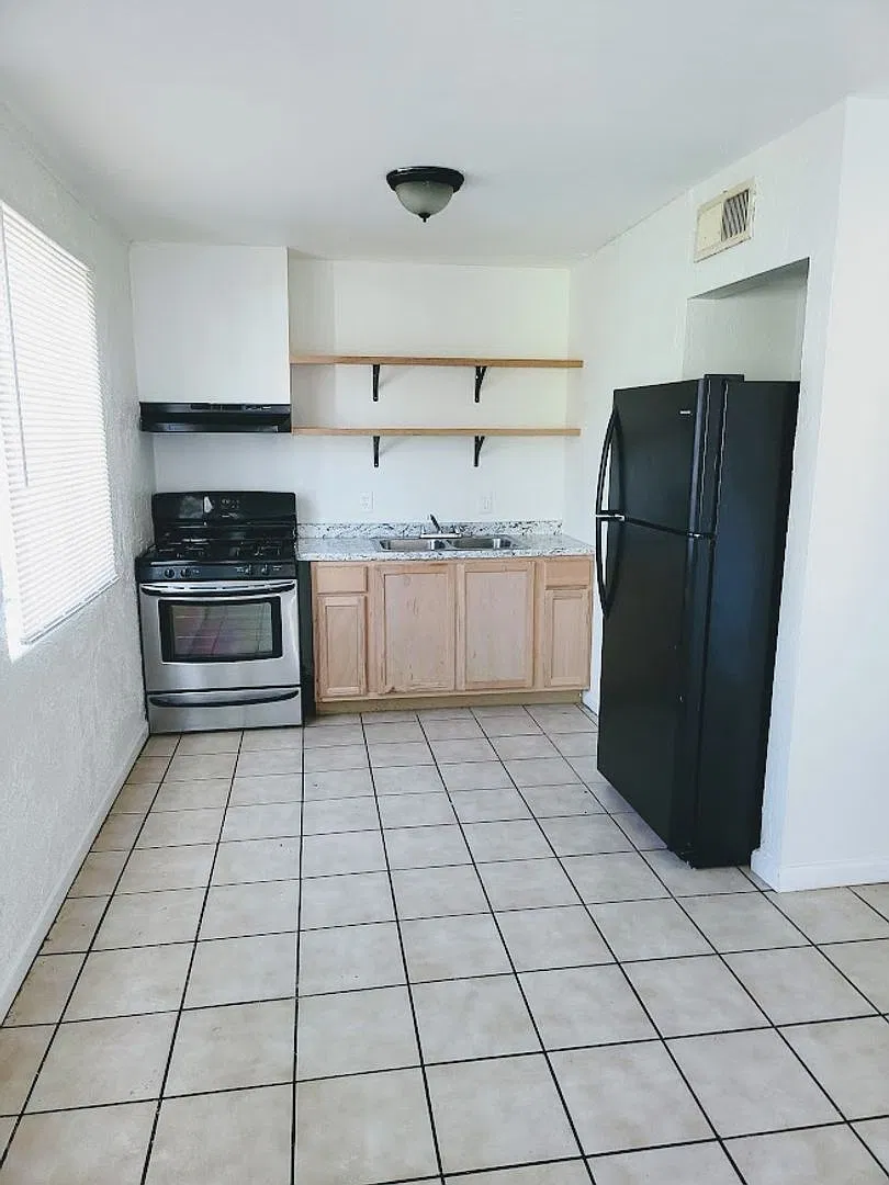 814 Siesta — Photo 3