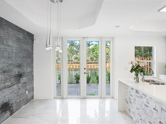 2nd image of 2119 Anchor Ct #2102