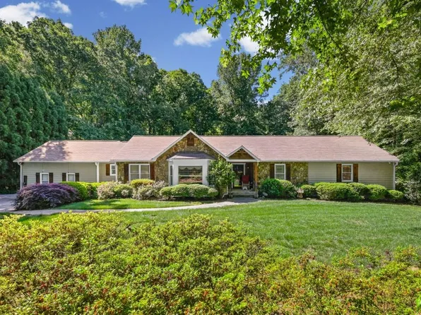 1530 Woodstock Rd, Roswell, GA 30075