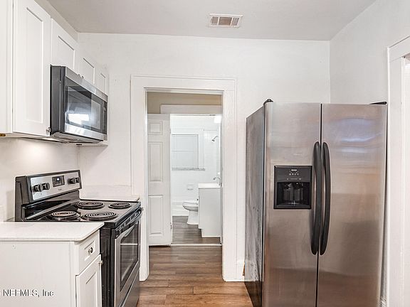 4th image of 940 GLENCARIN Street