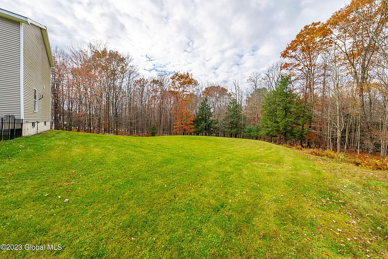4th image of 74 Foster Road