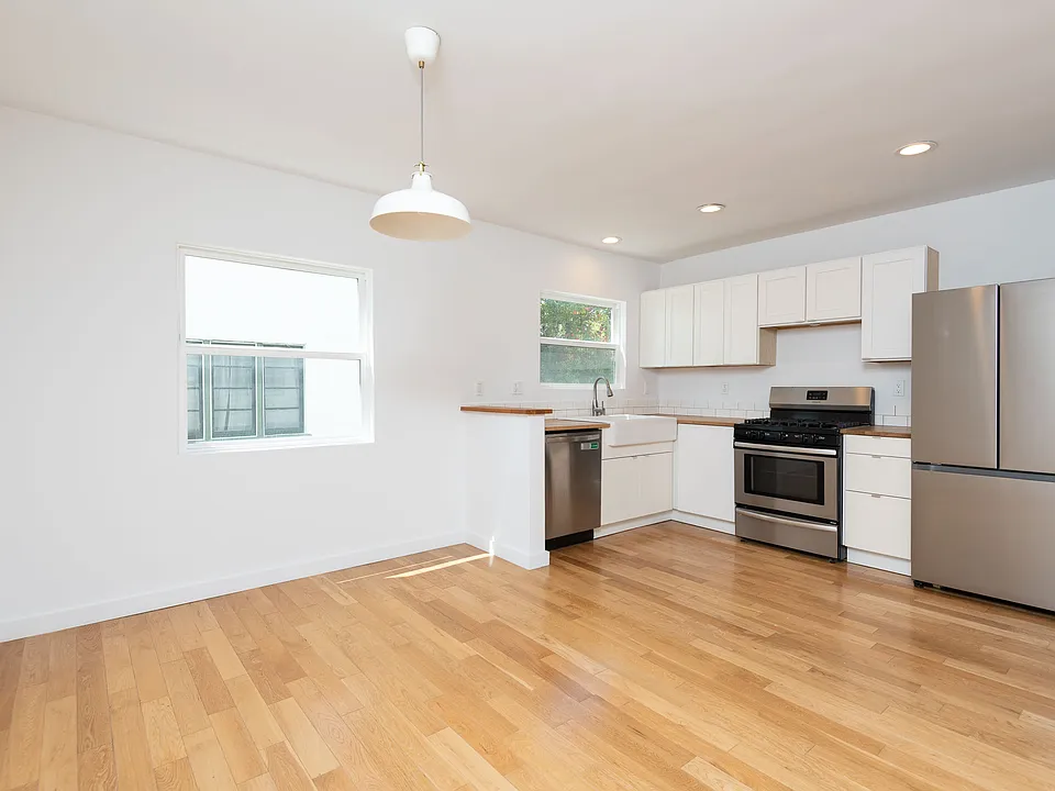 1341 S Burnside Ave #3A