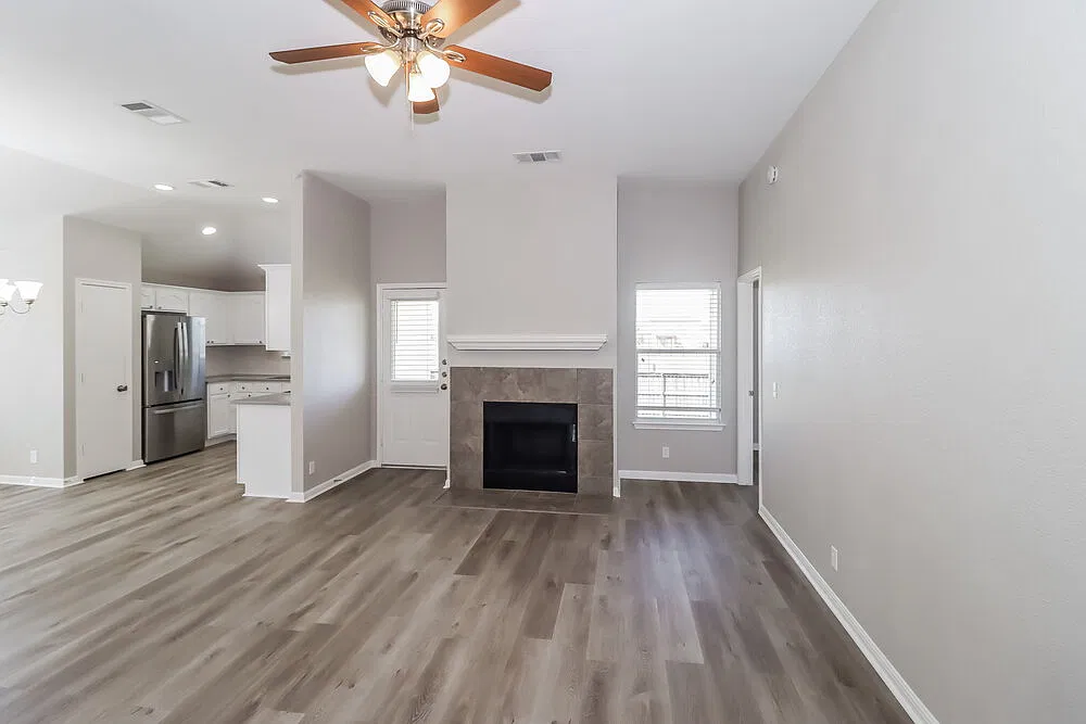 3 bed, 2.0 bath, 1438 sqft, $1,930 — Photo 4