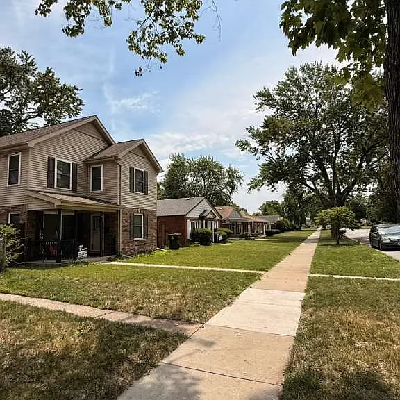 14823 Oak St — Photo 4