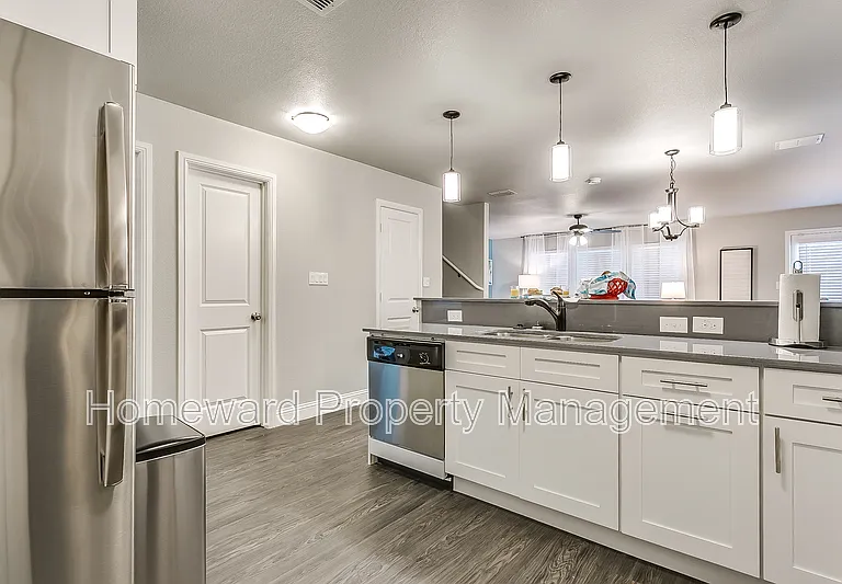 825 Juno Ln — Photo 10
