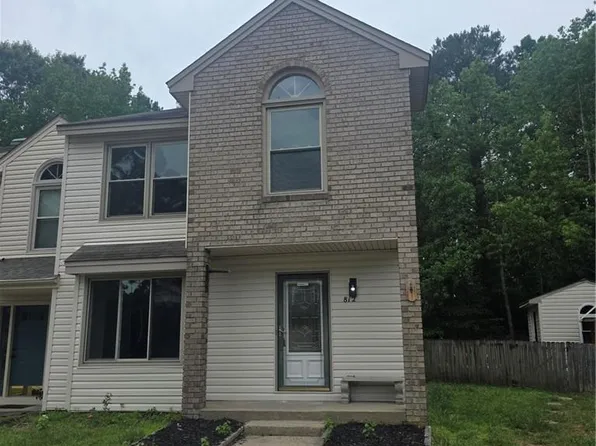 812 S Lake Cir, Chesapeake, VA 23322
