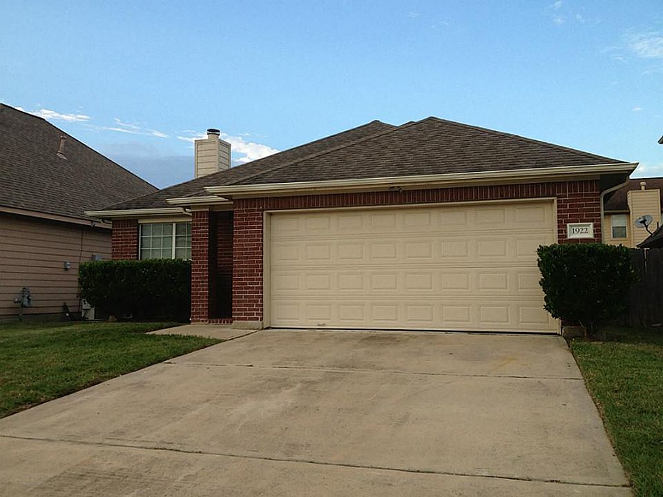 1st image of 1922 Oak Hollow Ct