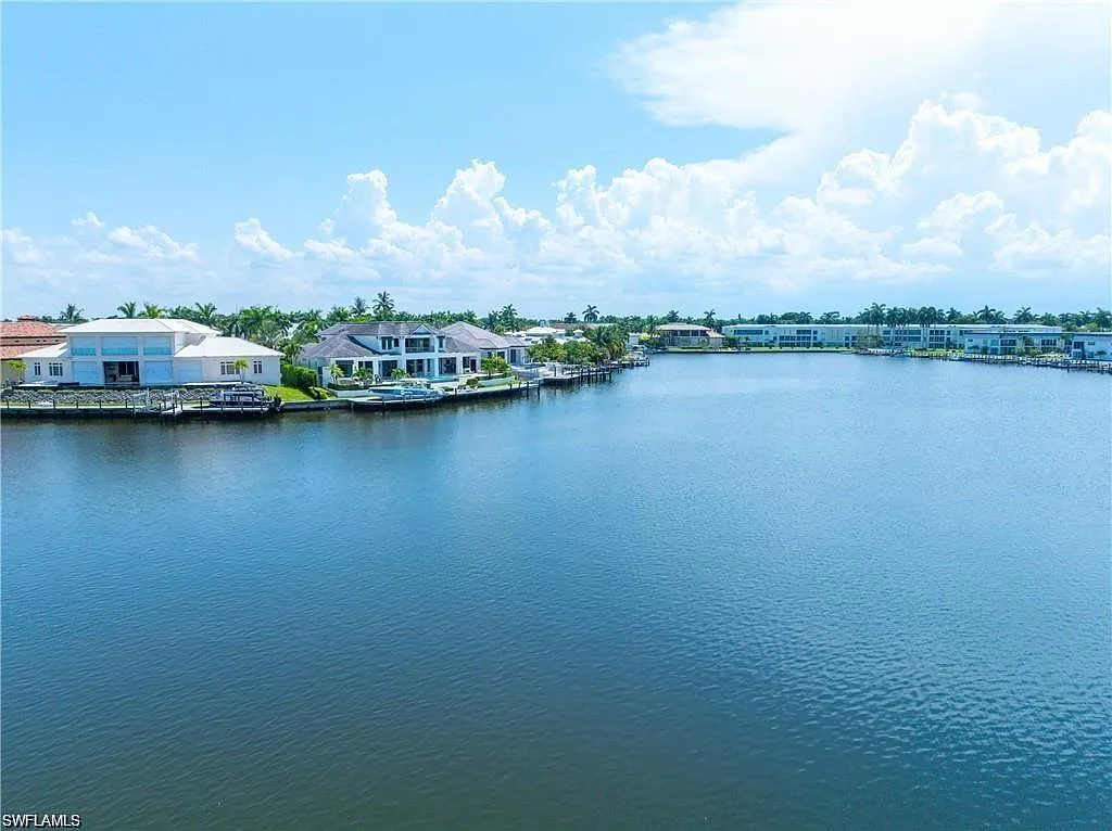 Building Photo - 3070 Gulf Shore Blvd N #103