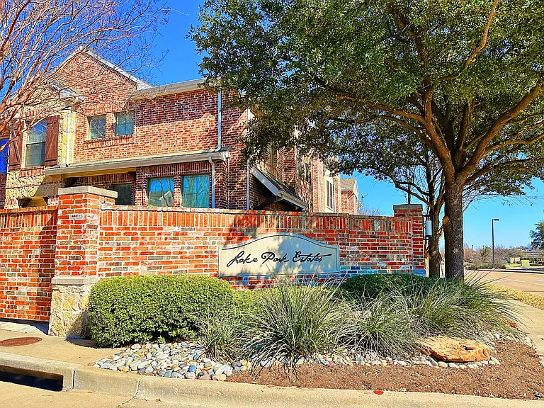 1206 Emerald Glen Trl — Photo 1