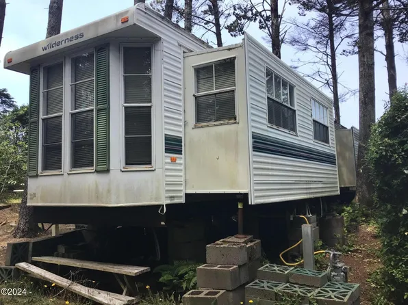 3700 N Highway 101, Depoe Bay, OR 97341