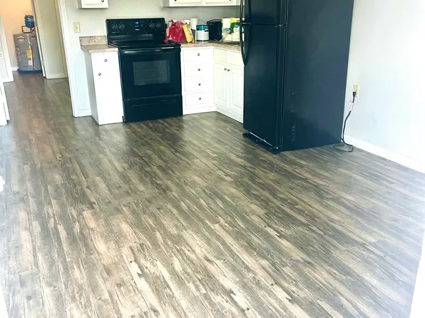 2210 E 17th St, Panama City, FL 32405