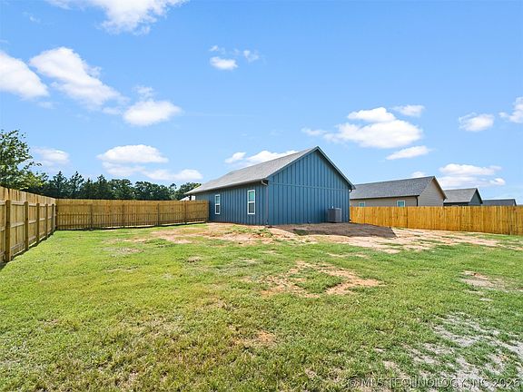 3rd image of 167 Aspen Cir