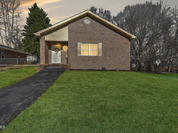 928 Pine Grove Ave, Johnson City, TN 37601