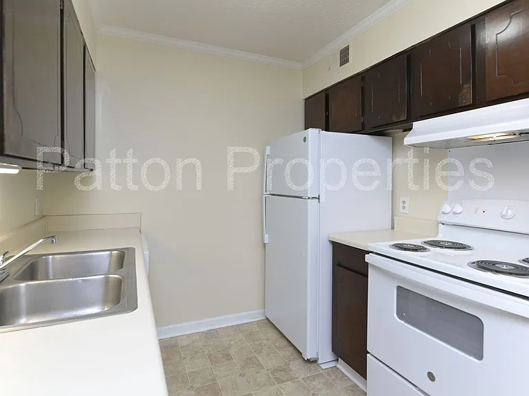 1218 Old Manor Rd — Photo 7