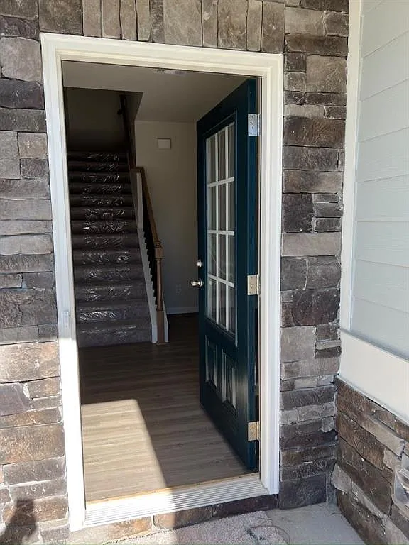 4 bed, 2.5 bath, 2282 sqft, $2,350 — Photo 2
