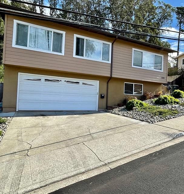 1st image of 1123 Crespi Dr