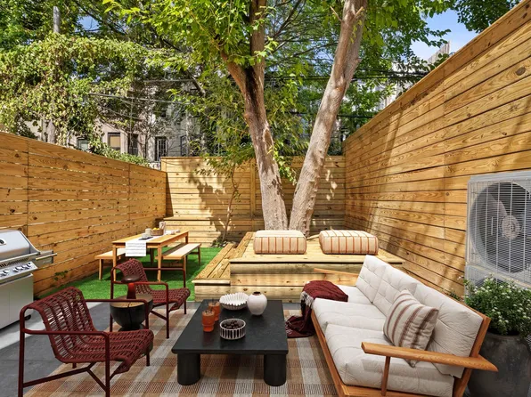 493 Hancock Street image 13 of 25