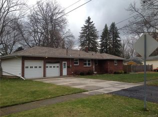 1482 Birch Dr, North Tonawanda, NY 14120