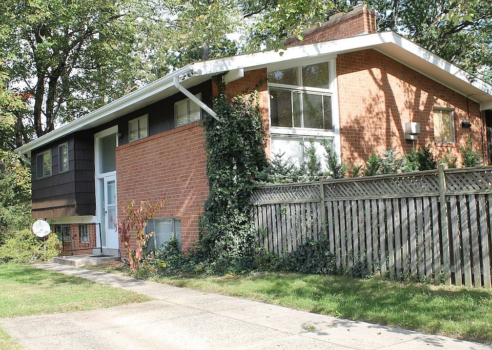 Beautiful Split Foyer