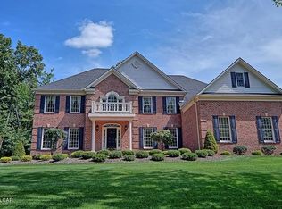160 Ice Lake Dr, Mountain Top, PA 18707