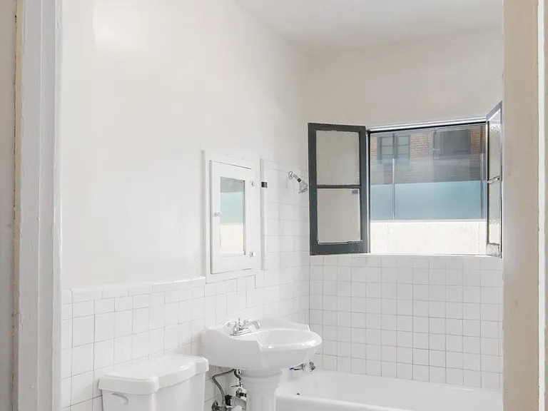 Euclid Apartments — Photo 13