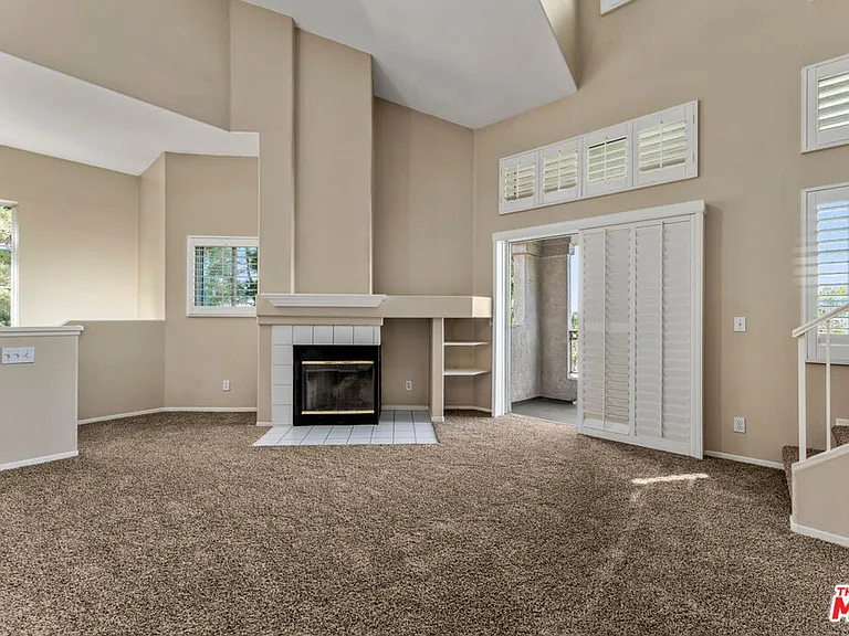 1010 S Farralon Ln — Photo 1