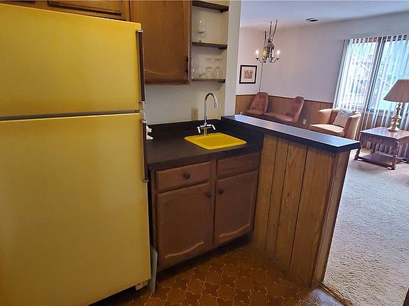 4th image of 2423 Warford St