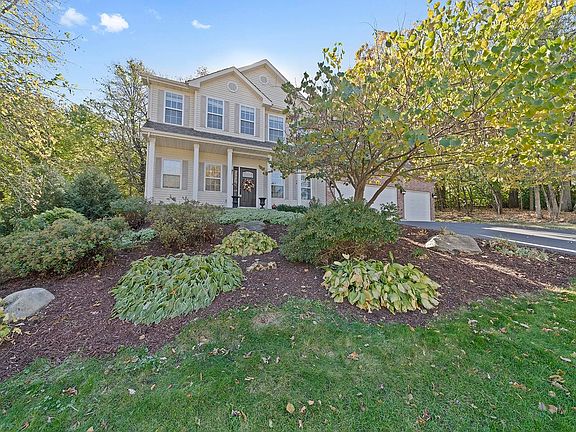 2nd image of 202 Fairwood Pl