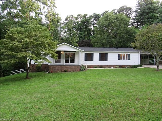 1st image of 402 Hillcrest Cir
