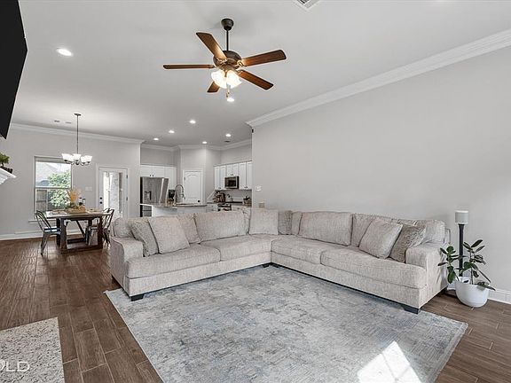 4th image of 340 Coppice Pl