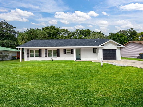 2nd image of 305 Lake Dr NW