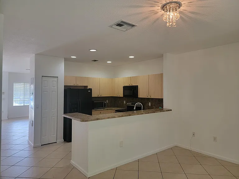 2603 SW 82nd Ave #106 — Photo 2