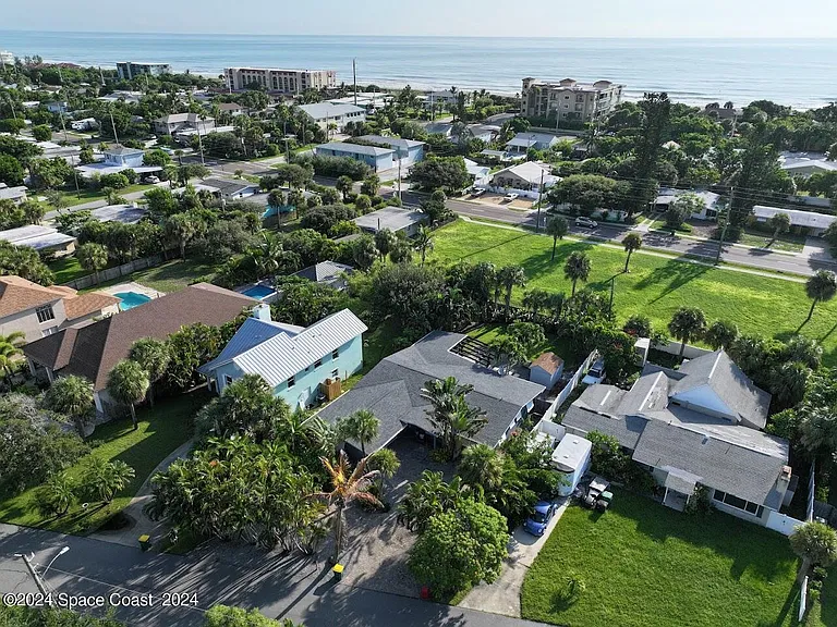 1445 Bayshore Dr — Photo 3