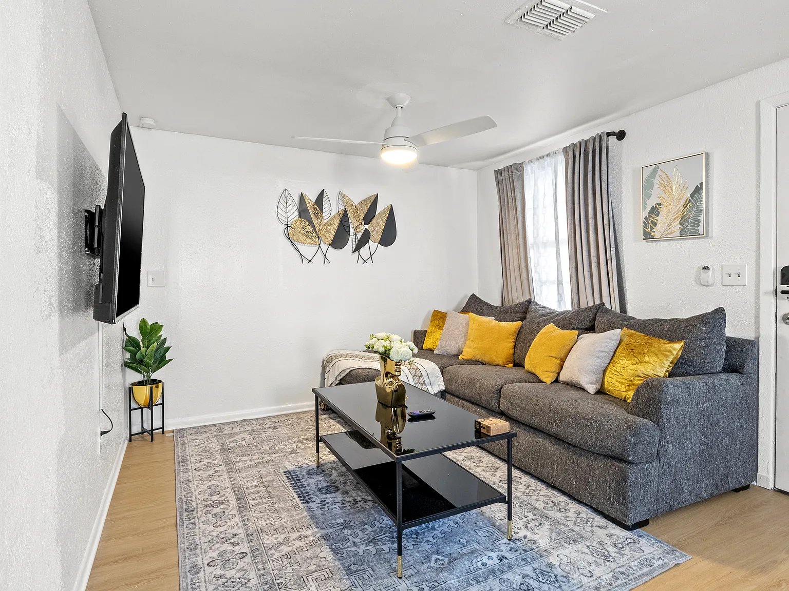 3 bed, $2,450 — Photo 2