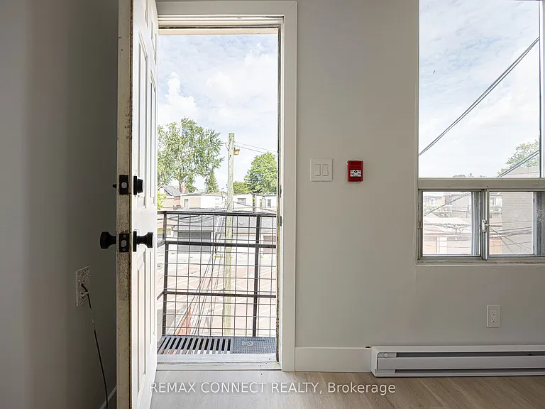 1146 College St #3 — Photo 9