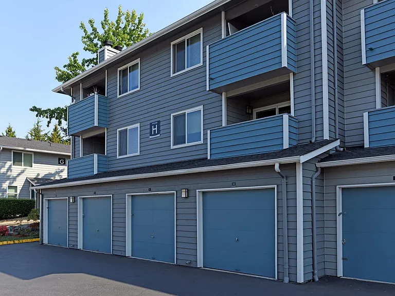 Spinnaker Apartments — Photo 27
