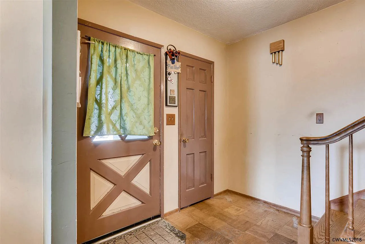 2419 Cedar Cir photo 1