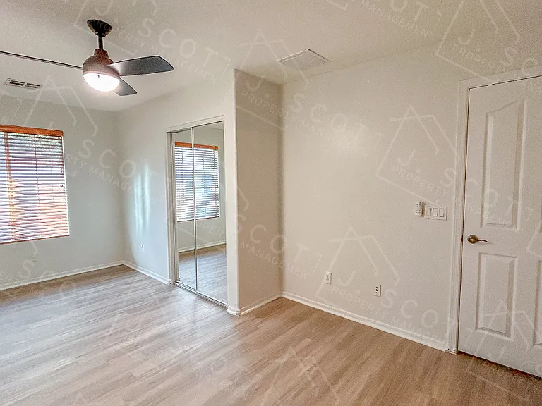 746 N Laguna Dr — Photo 13