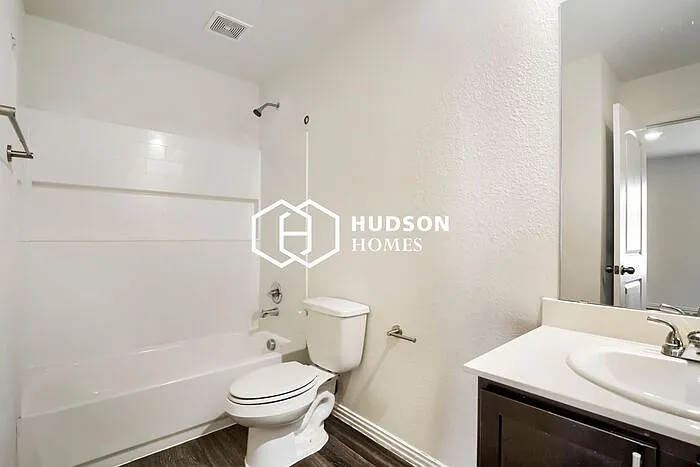 5908 Oakdale Dr — Photo 10