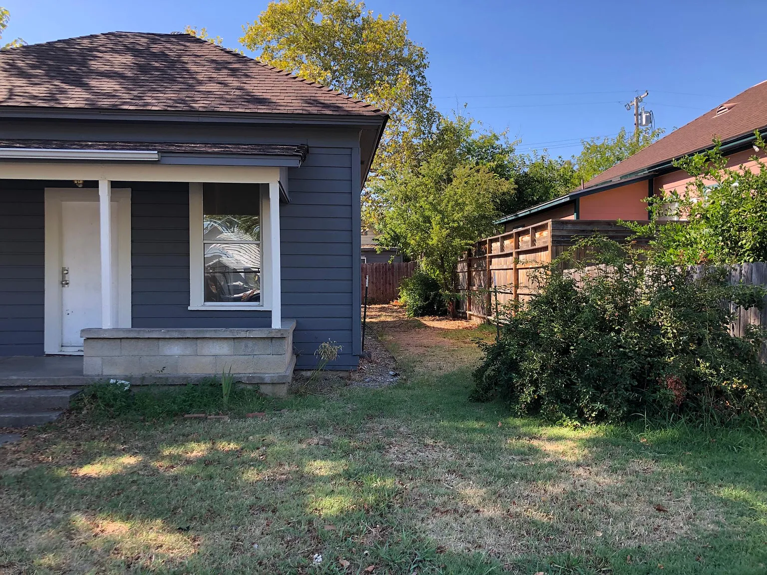 3 bed, 930 sqft, $1,615 — Photo 2