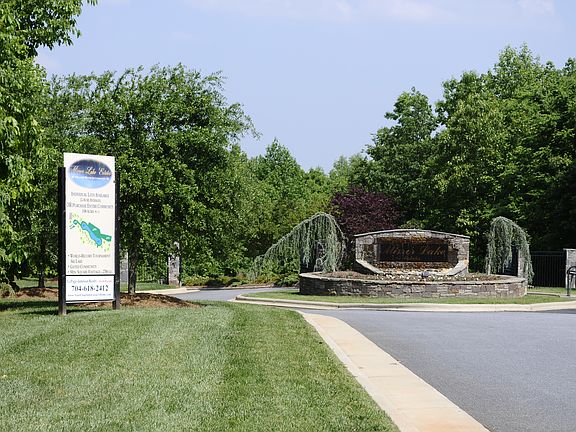 4th image of 4415 Mirror Lake Drive