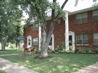 10204 Meadowood Dr, Overland, MO 63114