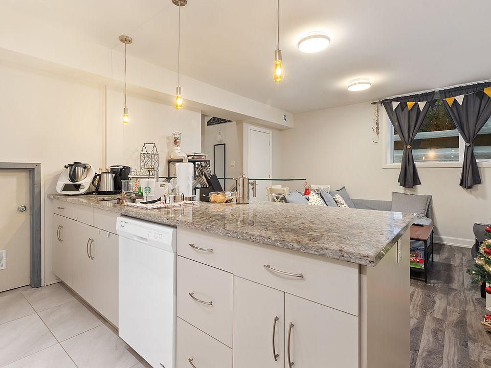 2nd image of 476 Sunnyside Ave #1